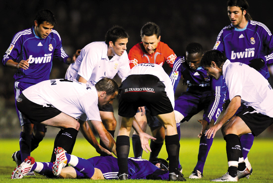 今晨体能课后；马赛更衣室发声备战国王杯；更衣室稳定；团队化学反应显著(课程实施的三大基本途径)