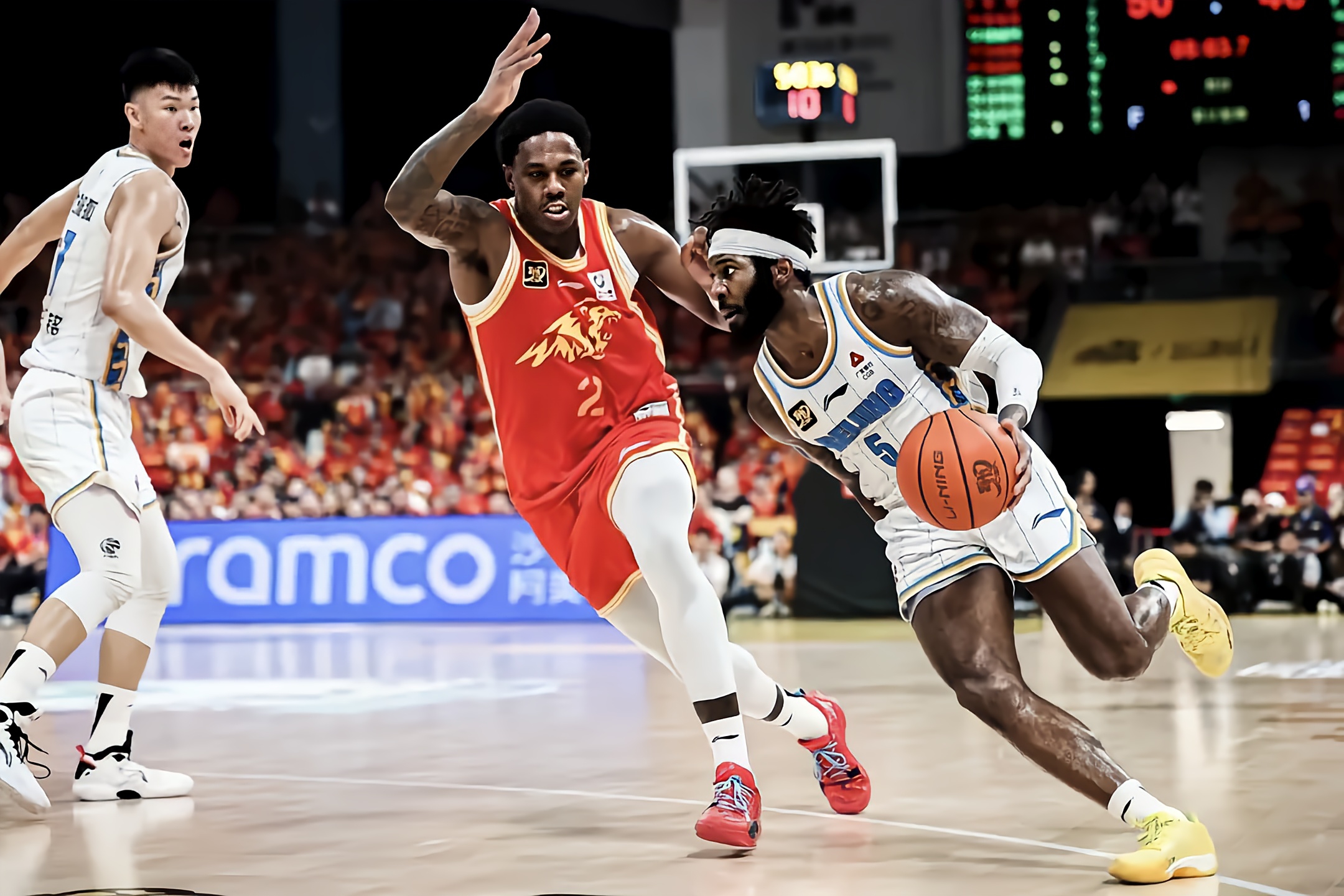 风云突变！北京首钢今晨门线救险，NBA常规赛版图或变，引发热议，团队化学反应显著 