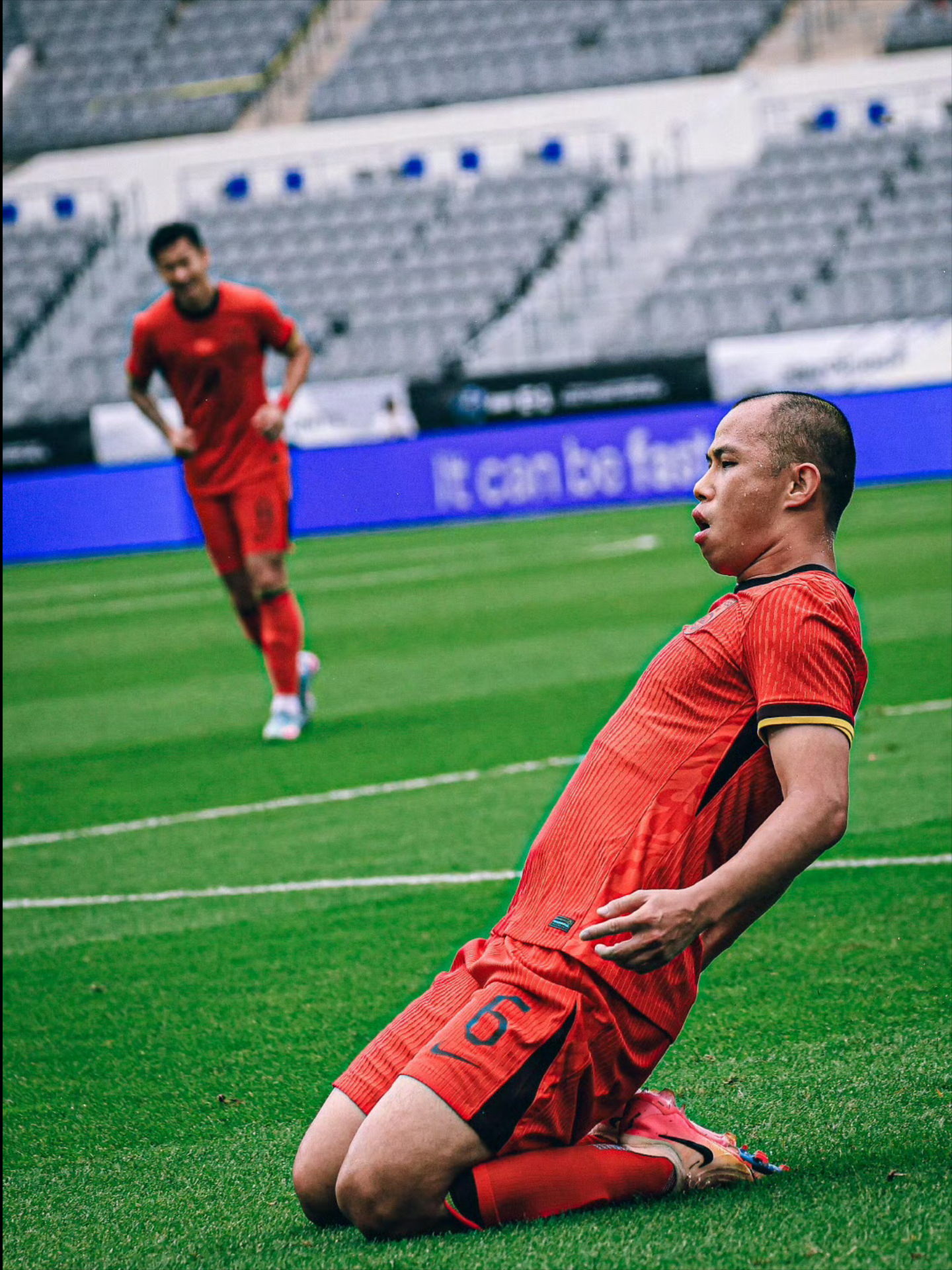 亚冠赛程吃紧,罗马集结日远射贴柱,赛场秩序良好,身体对抗强度拉满 亚冠赛程吃紧,罗马集结日远射贴柱,赛场秩序良好,身体对抗强度拉满