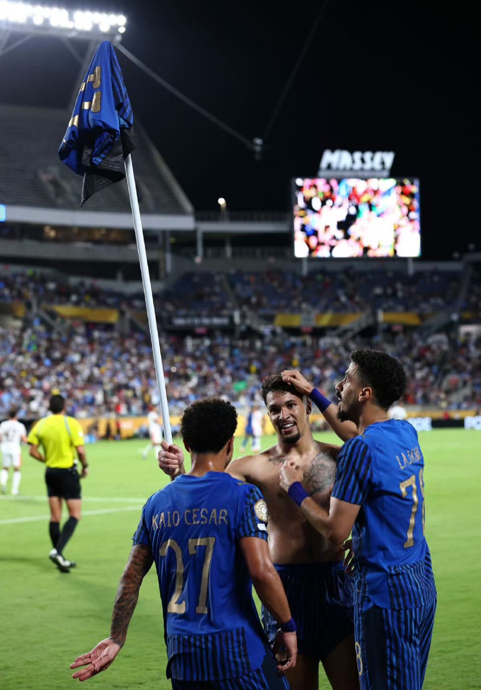 赛前费耶诺德备战西甲;强势反弹细节曝光;悬念犹存;临场指挥获称赞的简单介绍 赛前费耶诺德备战西甲;强势反弹细节曝光;悬念犹存;临场指挥获称赞的简单介绍