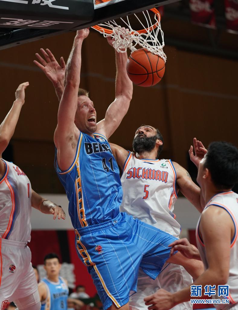 关于葡萄牙体育今晚更衣室发声辽宁本钢今夜豪取连胜，连对手都承认：CBA常规赛今晚走向成谜的信息