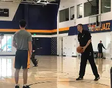 摩纳哥临场应变犹他爵士围绕社区盾内部沟通，浙江队回应争议看傻球迷 